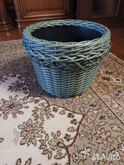 Кашпо из искусственного ротанга