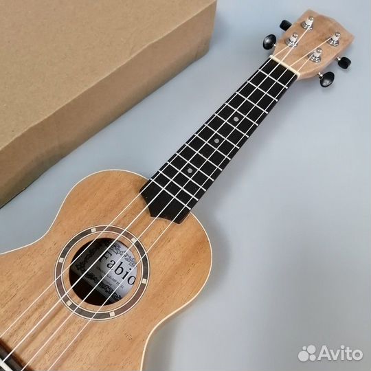 Укулеле сопрано с подключением новая