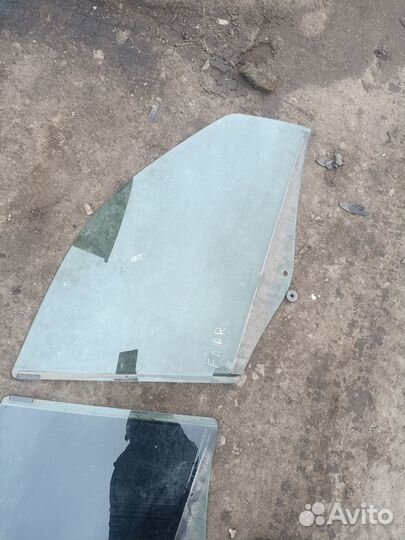 Стекло передней правой двери Fiat Albea