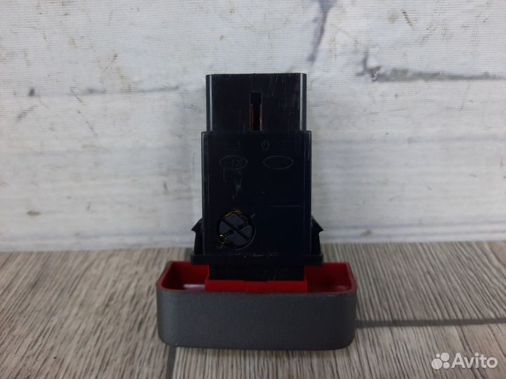 Кнопка аварийной сигнализации Accent