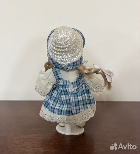 Куколка фарфоровая 16 см