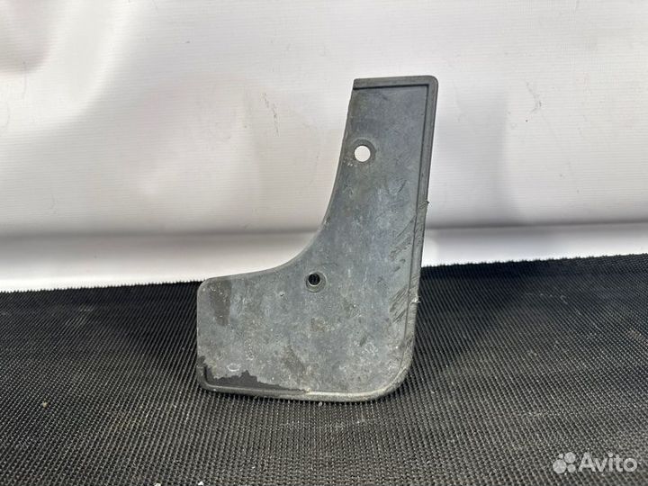 Брызговик передний левый Nissan Teana J32 J32