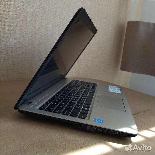 Ноутбук asus full hd, core i3,8,hd5500,ssd240+500