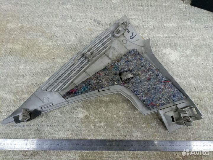 Обшивка задней правой стойки Renault Megane 2