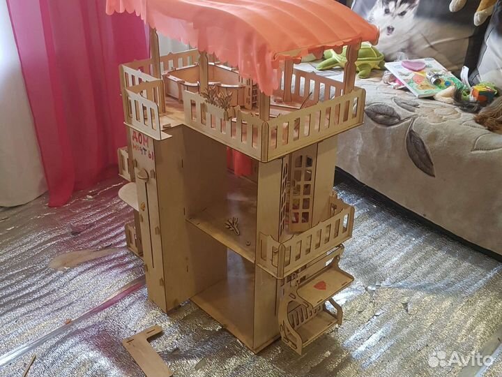 Кукольный домик с мебелью