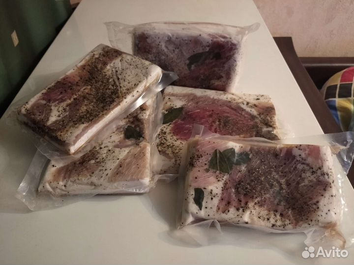 Сало, мёд, огурцы, перловка, изюм