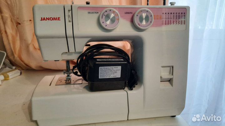 Швейная машина Janome