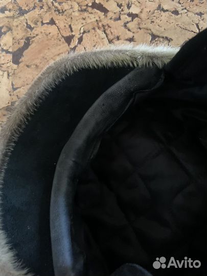 Женская замшевая кепка с меховой отделкой