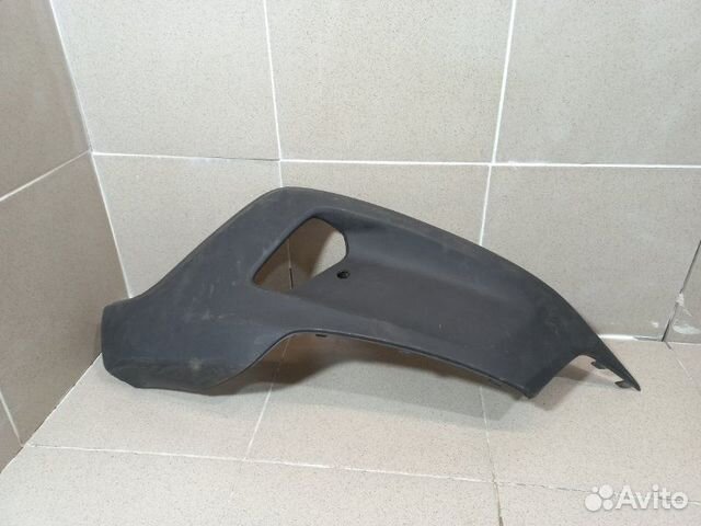 Накладка переднего бампера правая Volvo V40