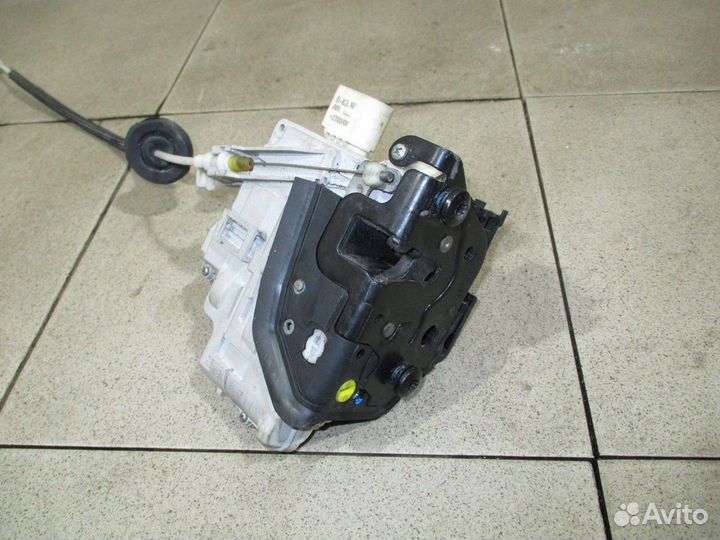 Замок двери задней левой Audi Q7 (4L)