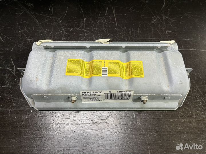 Подушка безопасности коленная мерседес w218 cls500