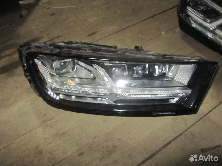 Фара правая Q7 (4M) 2015) светодиодная