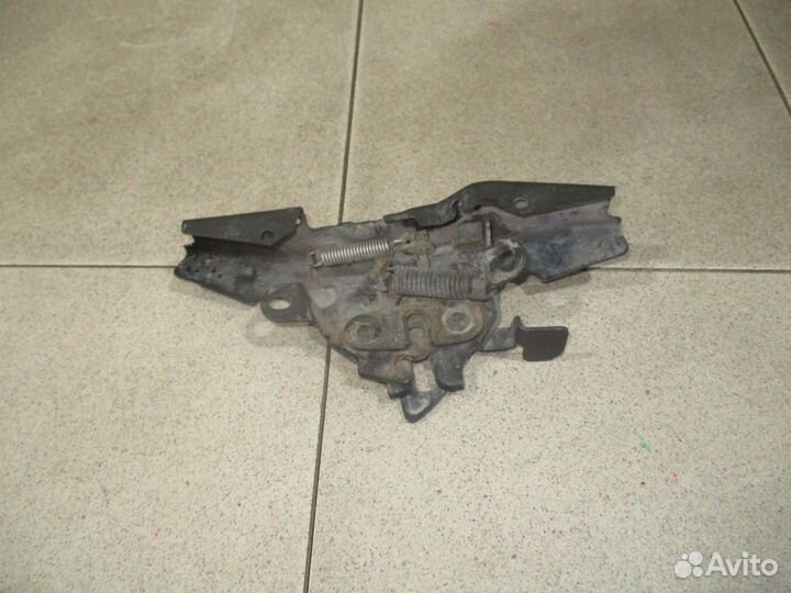 Замок капота Toyota Corolla (E120)