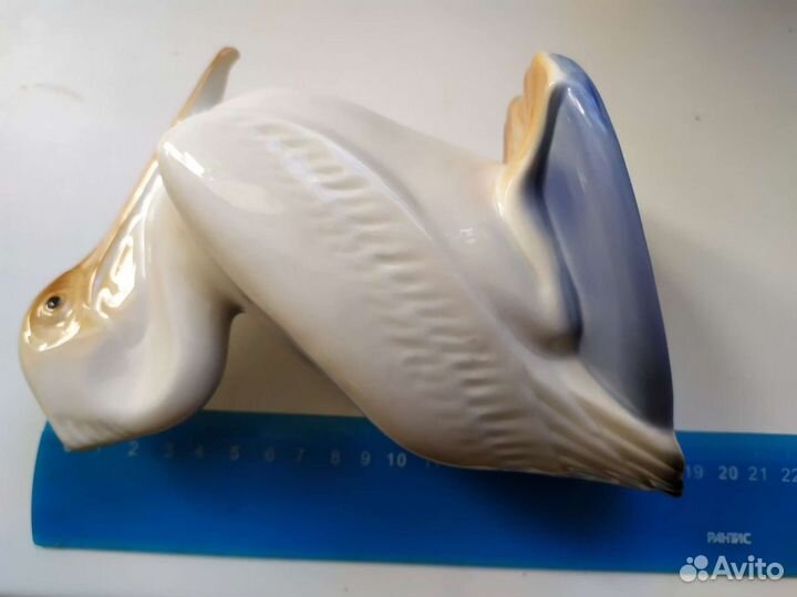 Статуэтка птицы пеликан классная