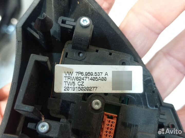 Блок кнопок руля левый Volksvagen Touareg 2NF