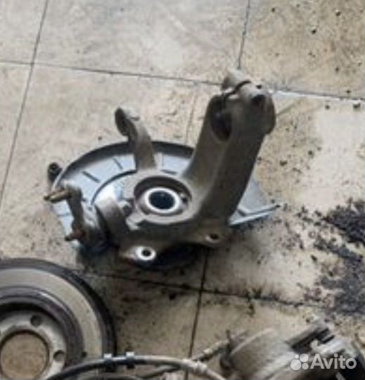 Кулак поворотный передний левый volkswagen polo