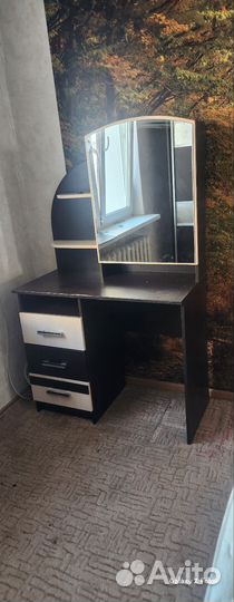 Туалетный столик с зеркалом бу