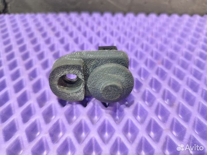 Концевик двери передний правый Nissan Dualis