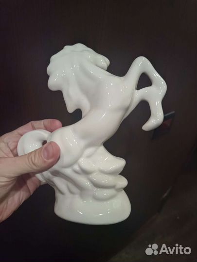 Статуэтка конь на дыбах