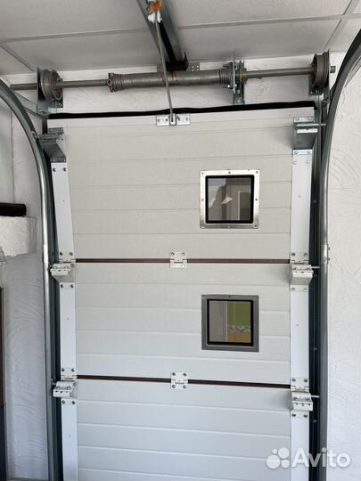 Ворота секционные подъемные на дверной проём