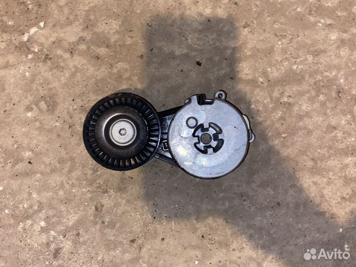 Натяжной ролик Audi A4 B8 1.8 tfsi