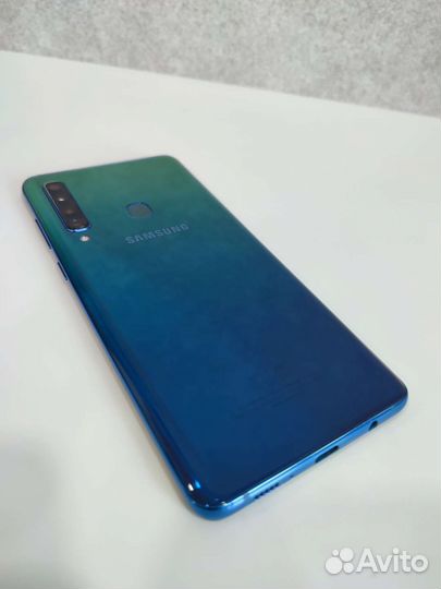 Смартфон Samsung Galaxy A9 (6/128Gb)