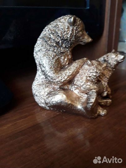 Медведица с медвежатами