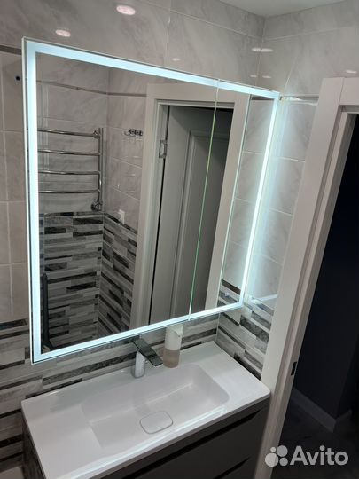 Зеркало шкаф 90х90 с подсветкой