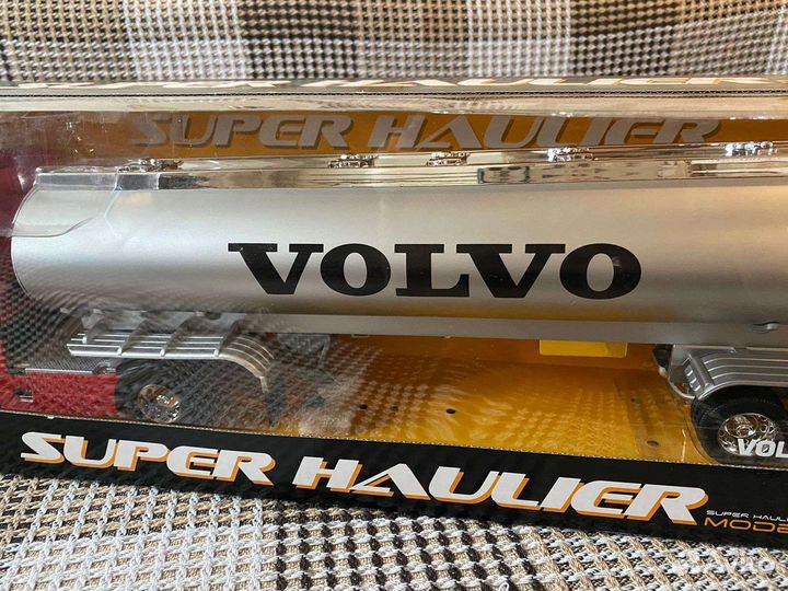 Модель грузовика Volvo FH12, 1:32