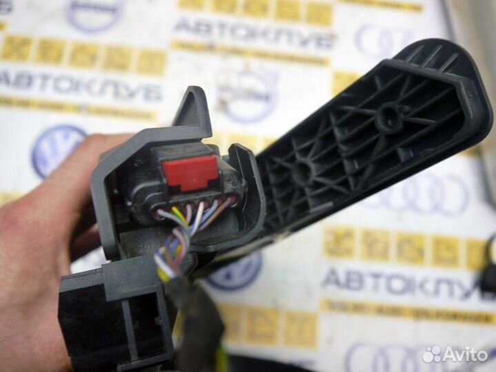 Педаль акселератора WV Пассат Б6 B6 1K2723503M