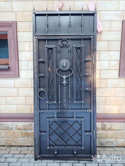 Кованая дверь