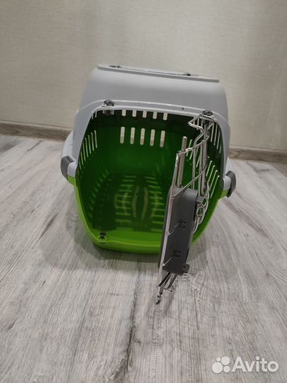 Переноска для животных с железной дверцей до 12 кг