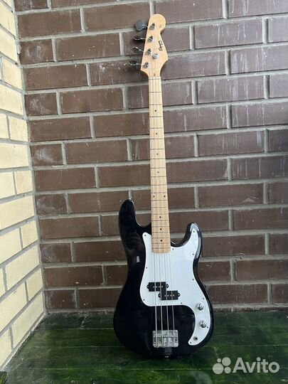 Бас гитара Squier Fender Precision bass
