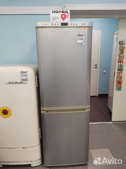 Холодильник стального цвета б/у