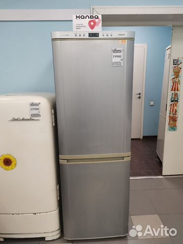 Холодильник стального цвета б/у