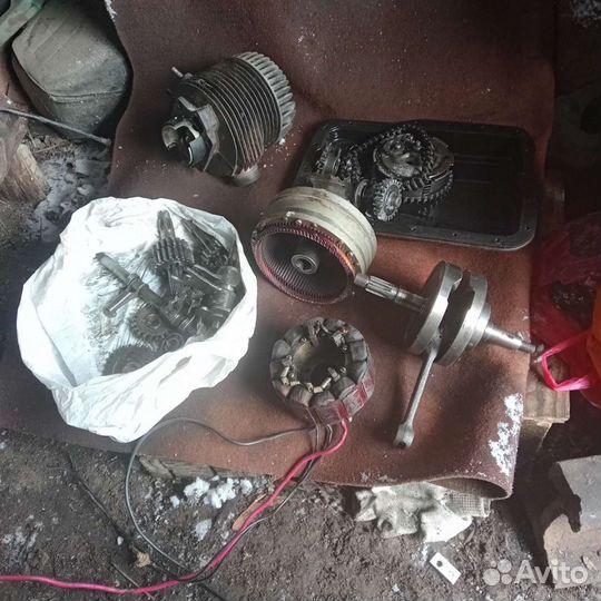 Продаю двиготеля остался поршневая,каленвал,кароб