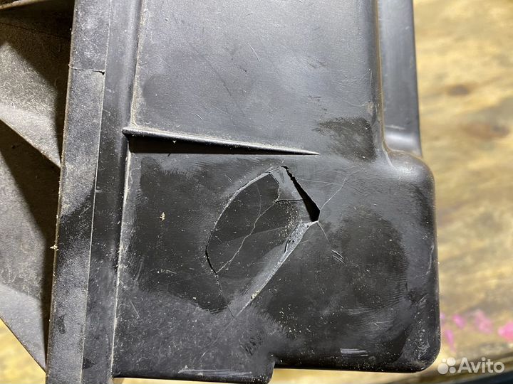 Корпус воздушного фильтра Skoda Octavia Tour