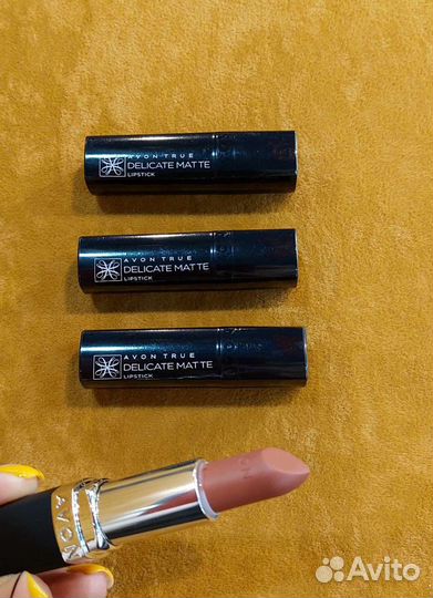 Помада для губ матовая