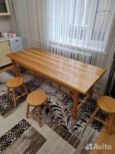 Кухонный стол и стулья