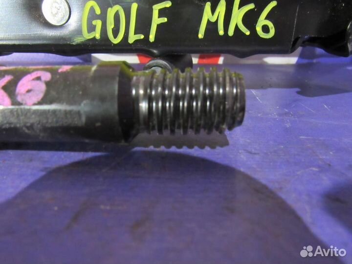 Домкрат для легкового автомобиля