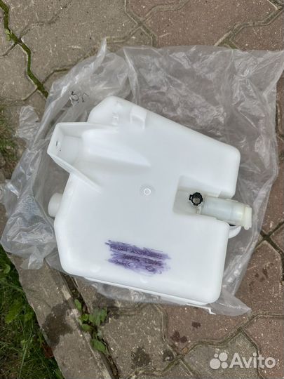 Бачок омывателя Almera Classic В10