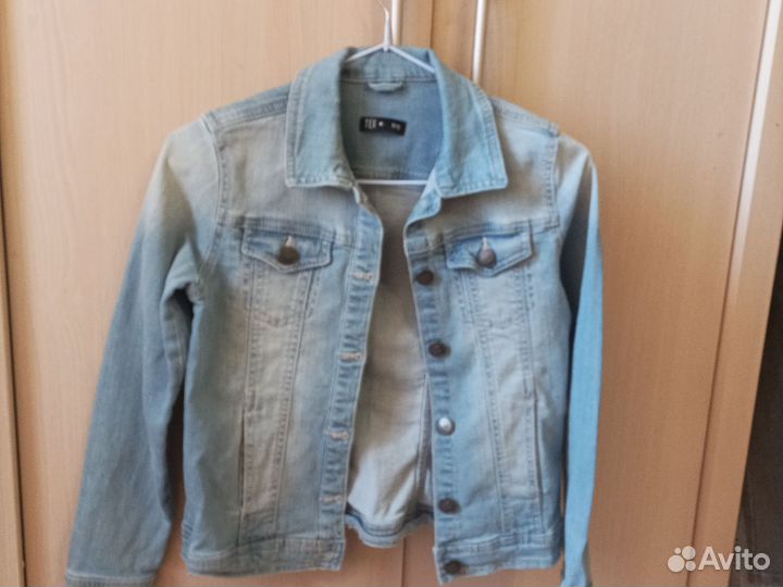 Джинсовая куртка для девочки11-12лет