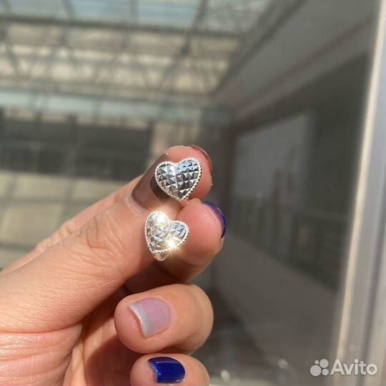 Серьги в форме сердечек из серебра 925 пробы