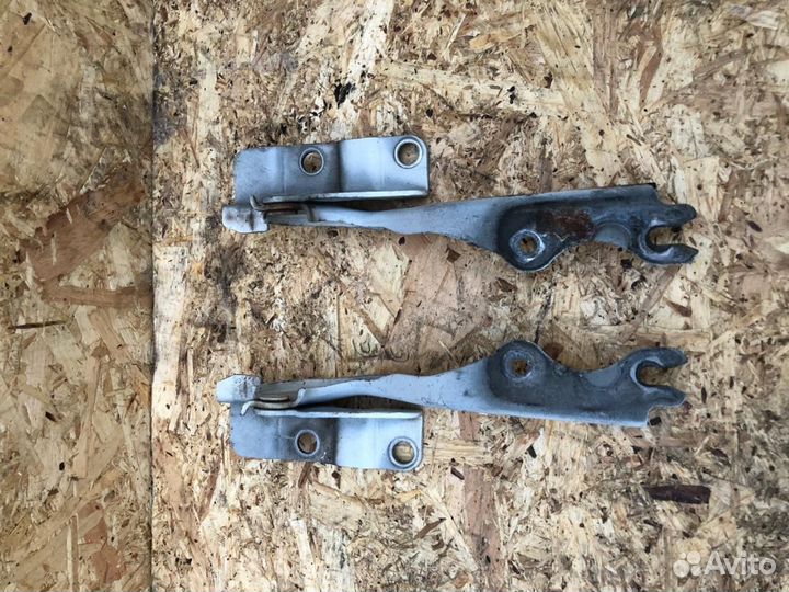 Петля капота Mazda CX-5 KE