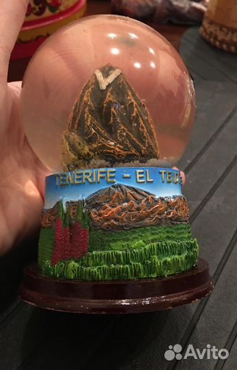 Стеклянный снежный шар города