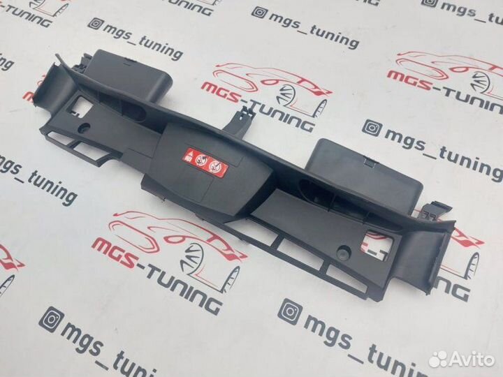 Кожух решетки радиатора на E-Class W212 13-16гг