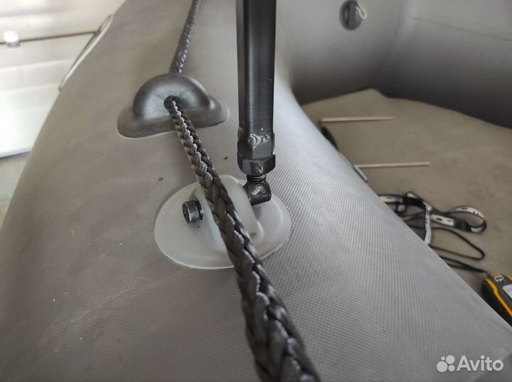 Держатель штанги электромотора