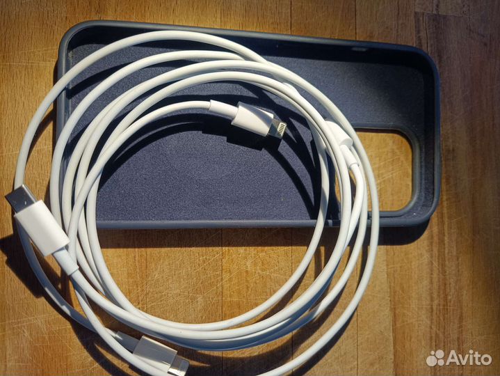 Чехол и зарядки для айфона