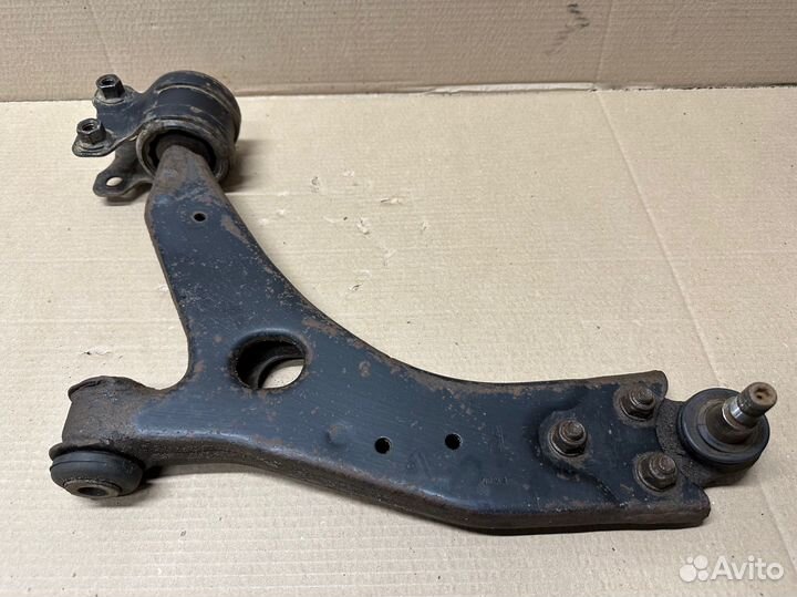 Рычаг передний левый Ford Focus 2
