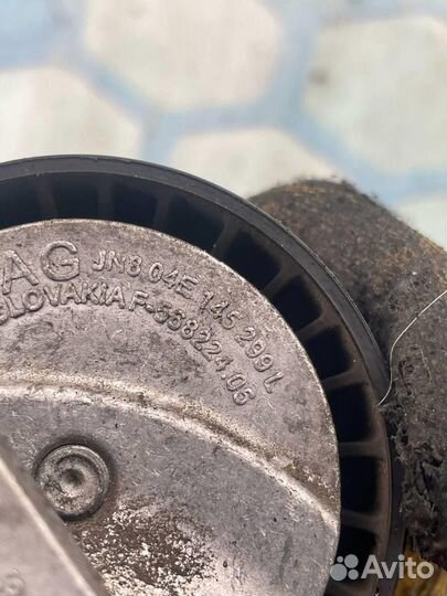 Натяжитель приводного ремня 04E145299L